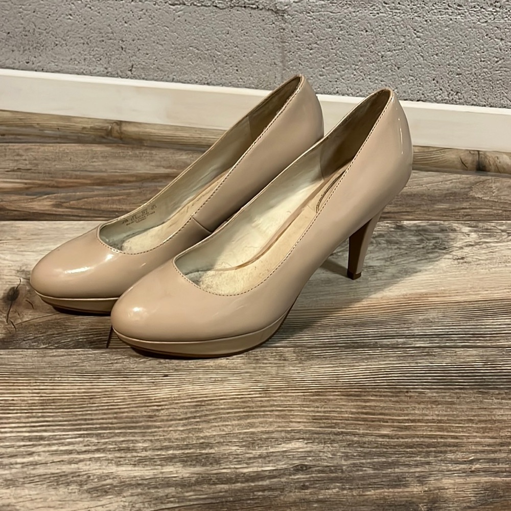 Size 9 nude close toed heels.